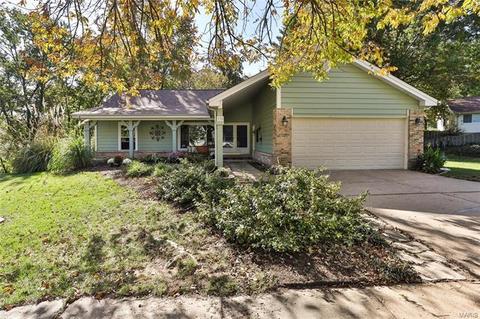 132 Hollybend Ct, Ballwin, MO 63021 photo 1
