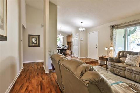 132 Hollybend Ct, Ballwin, MO 63021 photo 4