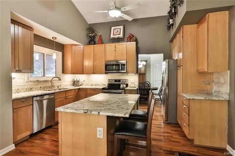 132 Hollybend Ct, Ballwin, MO 63021 photo 9