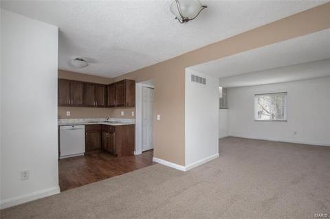 190 Carmel Woods Dr, Ellisville, MO 63021 photo 5