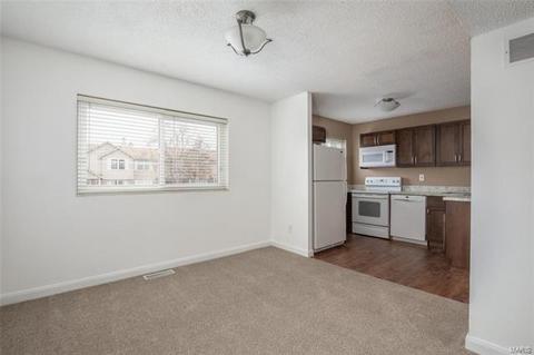 190 Carmel Woods Dr, Ellisville, MO 63021 photo 4