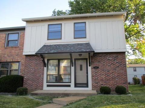 2360 Hidden Meadow Ln, Ballwin, MO 63021 photo 1