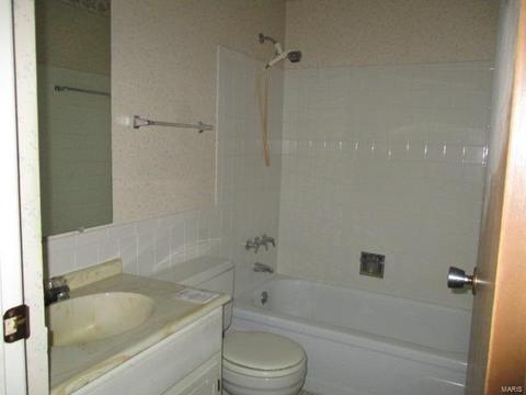 2360 Hidden Meadow Ln, Ballwin, MO 63021 photo 8