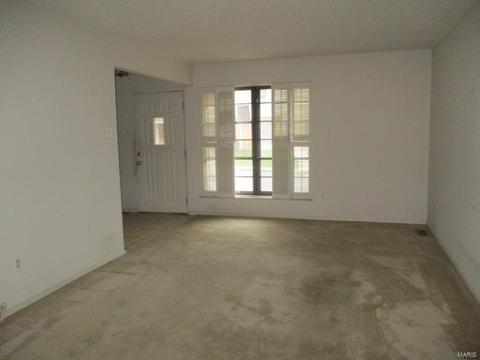 2360 Hidden Meadow Ln, Ballwin, MO 63021 photo 2