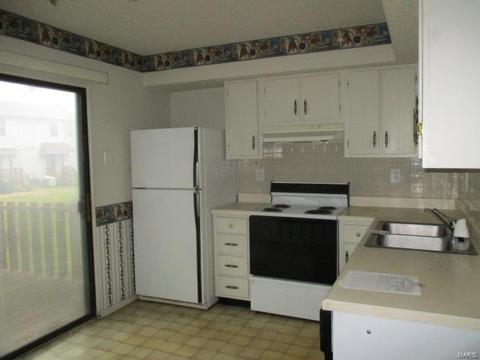 2360 Hidden Meadow Ln, Ballwin, MO 63021 photo 4