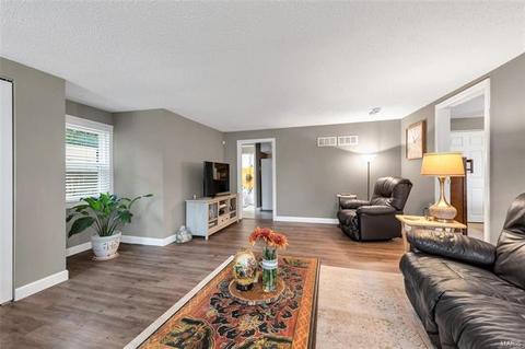 4265 Ringer Rd, Saint Louis, MO 63129 photo 4