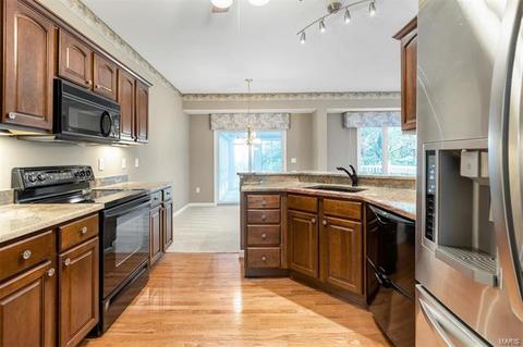 5723 Hillcamp Ct, Saint Louis, MO 63128 photo 7