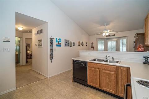 132 Hunters Run Ct, Eureka, MO 63025 photo 9