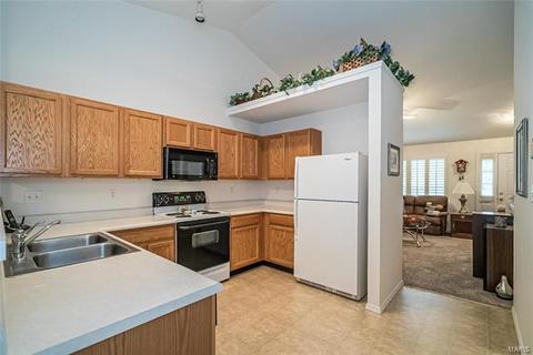 132 Hunters Run Ct, Eureka, MO 63025 photo 11