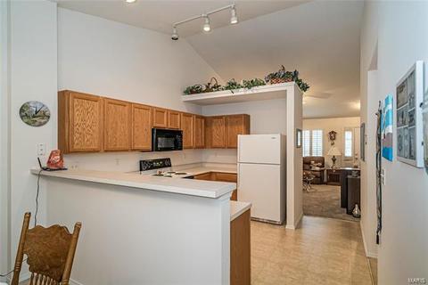 132 Hunters Run Ct, Eureka, MO 63025 photo 12