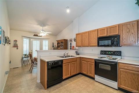 132 Hunters Run Ct, Eureka, MO 63025 photo 7