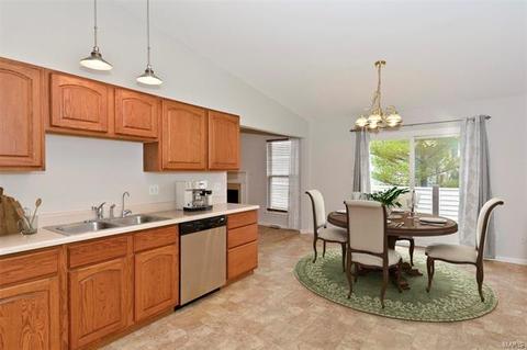 684 Hawk Run Dr, O'fallon, MO 63368 photo 4
