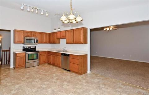 684 Hawk Run Dr, O'fallon, MO 63368 photo 5