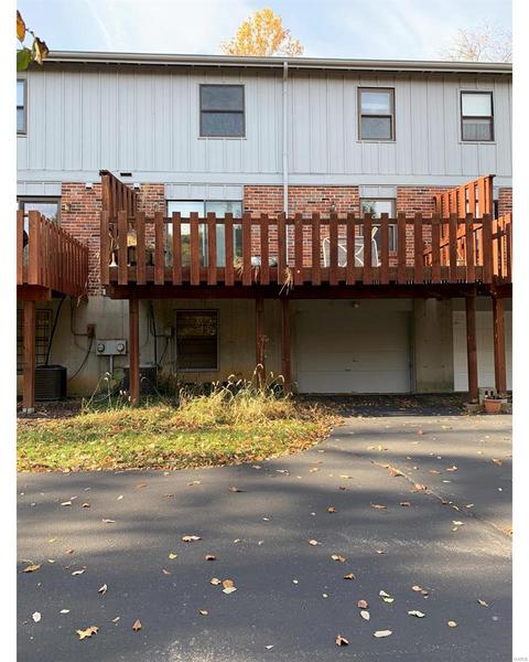 2336 Hidden Meadow Ln, Ballwin, MO 63021 photo 2