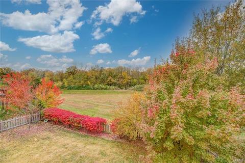 114 Chantry Dr, O'fallon, MO 63366 photo 2