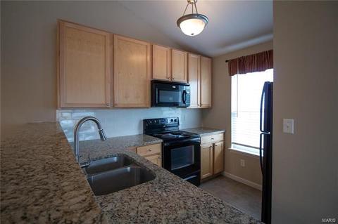 7303 Spring Creek Ln, O'fallon, MO 63368 photo 12