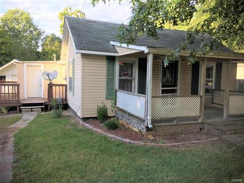 910 W 1st St, Saint Elmo, IL 62458 photo 1