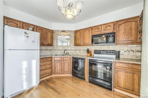 1407 Whispering Creek Dr, Ballwin, MO 63021 photo 11