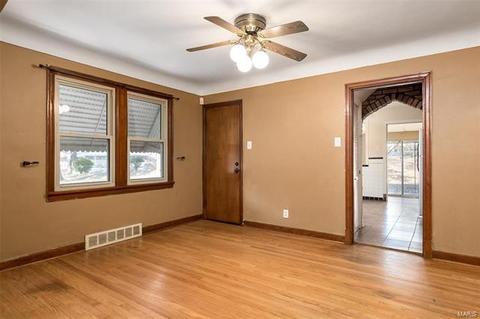 9027 Mcnulty Dr, Saint Louis, MO 63114 photo 11