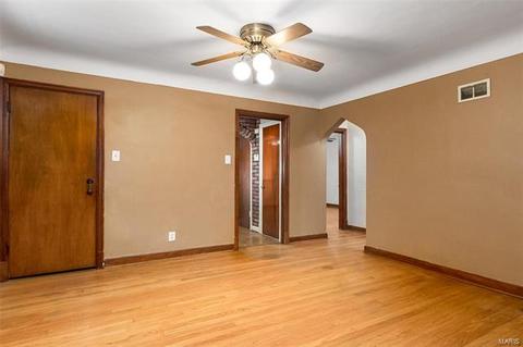 9027 Mcnulty Dr, Saint Louis, MO 63114 photo 13
