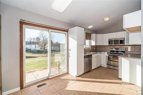 1318 War Bonnet Dr, O'fallon, MO 63366 photo 8