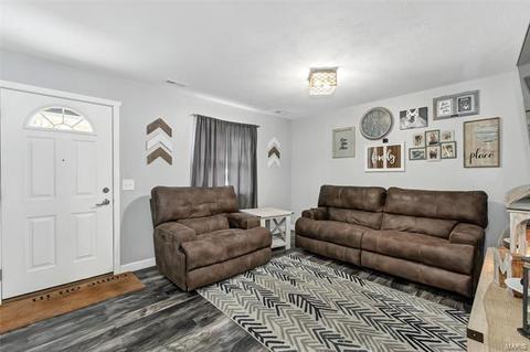 1905 Springhill Dr, O'fallon, MO 63366 photo 4