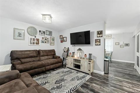 1905 Springhill Dr, O'fallon, MO 63366 photo 3