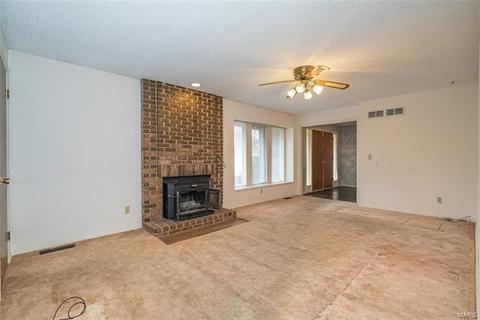 6 Balero Ct, Ballwin, MO 63011 photo 2