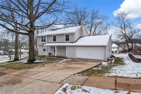 477 Sunstone Dr, Ballwin, MO 63011 photo 2