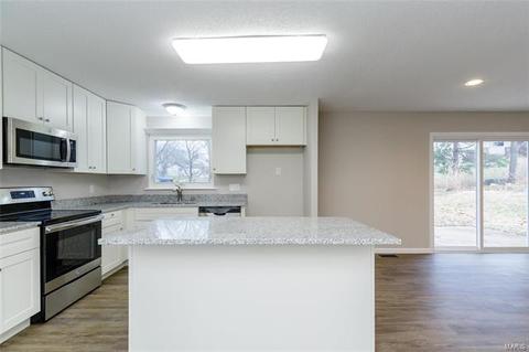 217 Cool Mdws, Ballwin, MO 63011 photo 2