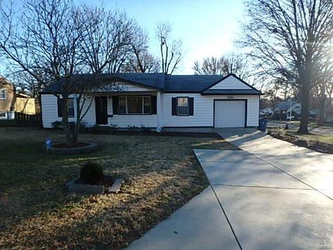 10124 Stephens Pl, Saint Ann, MO 63074 photo 1
