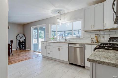 504 Arborwood, Ballwin, MO 63021 photo 14