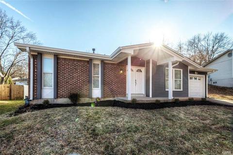 504 Arborwood, Ballwin, MO 63021 photo 2