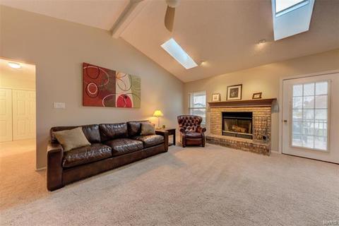 13 Doubletree Ct, Saint Charles, MO 63303 photo 4