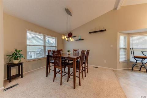 13 Doubletree Ct, Saint Charles, MO 63303 photo 7