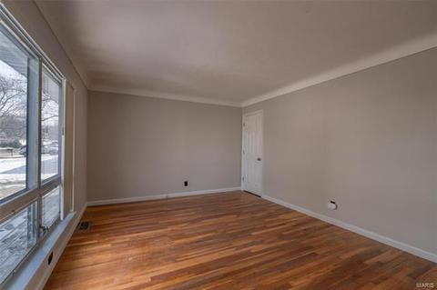 221 View Point Ln, Lake Saint Louis, MO 63367 photo 2