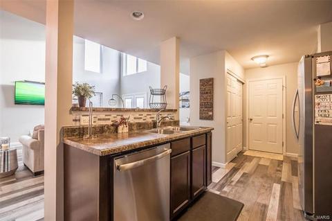 1311 Commons Cir, Saint Charles, MO 63304 photo 13