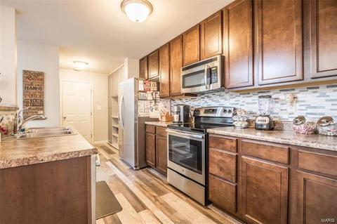 1311 Commons Cir, Saint Charles, MO 63304 photo 12