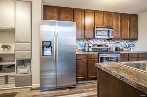 1311 Commons Cir, Saint Charles, MO 63304 photo 18