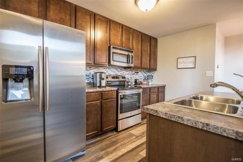 1311 Commons Cir, Saint Charles, MO 63304 photo 17