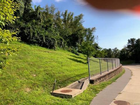 2425 N 8th St, Saint Charles, MO 63301 photo 3