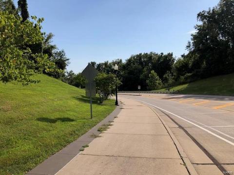 2425 N 8th St, Saint Charles, MO 63301 photo 2