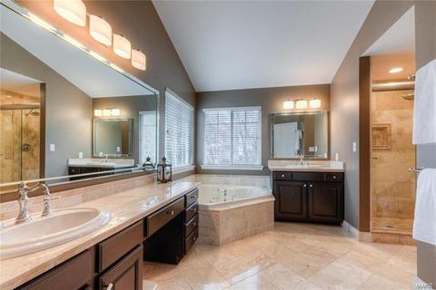 817 Castle Ridge Ct, Ballwin, MO 63021 photo 18
