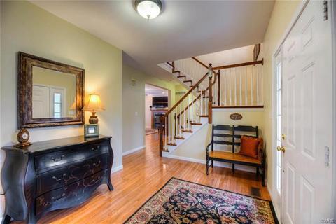 817 Castle Ridge Ct, Ballwin, MO 63021 photo 3