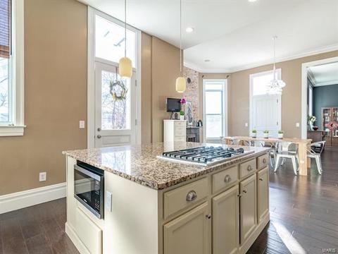 2704 S Compton, Saint Louis, MO 63118 photo 8