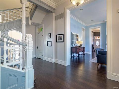 2704 S Compton, Saint Louis, MO 63118 photo 5