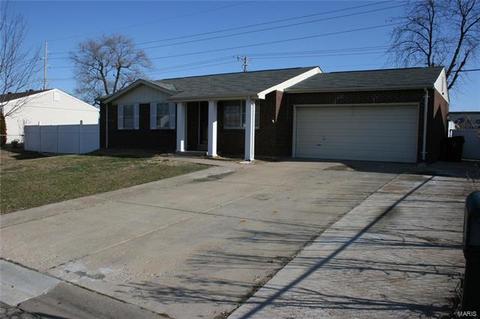 1712 Springhill Dr, O'fallon, MO 63366 photo 1