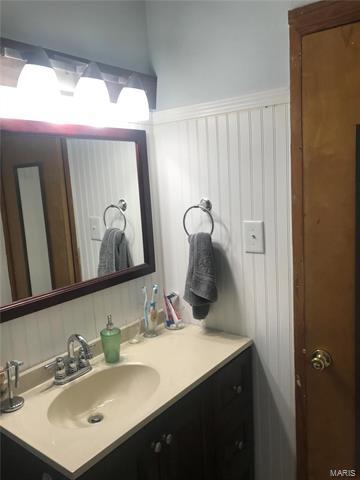 6 Robin Dr, Saint Charles, MO 63301 photo 8