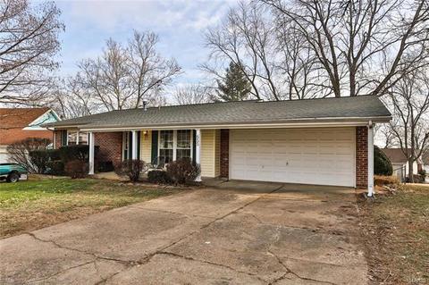 655 Clear Creek Ct, Ballwin, MO 63021 photo 2