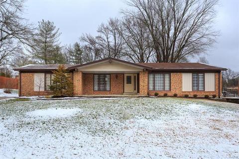 325 Algonquin Dr, Ballwin, MO 63011 photo 1